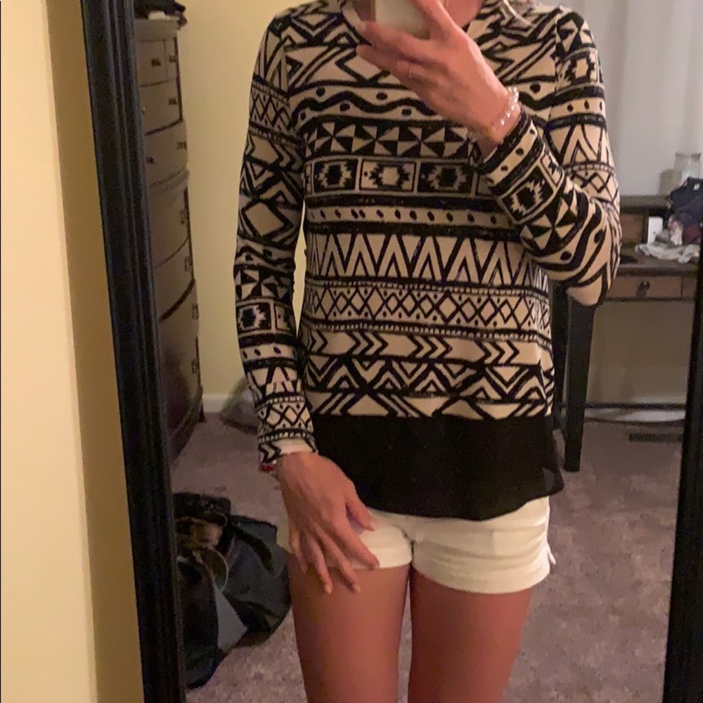 Patterned long sleeve top